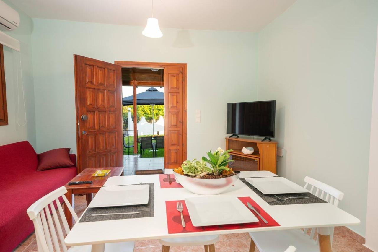 Afroditi Holiday Home - Blue Apartment Svoronata Exterior foto